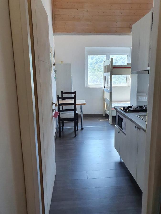 Vila Oliven Vlorë Esterno foto