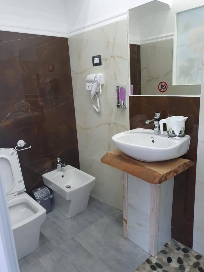Vila Oliven Vlorë Esterno foto