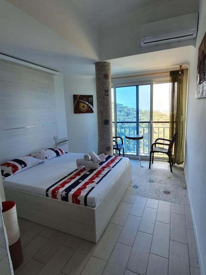 Vila Oliven Vlorë Esterno foto