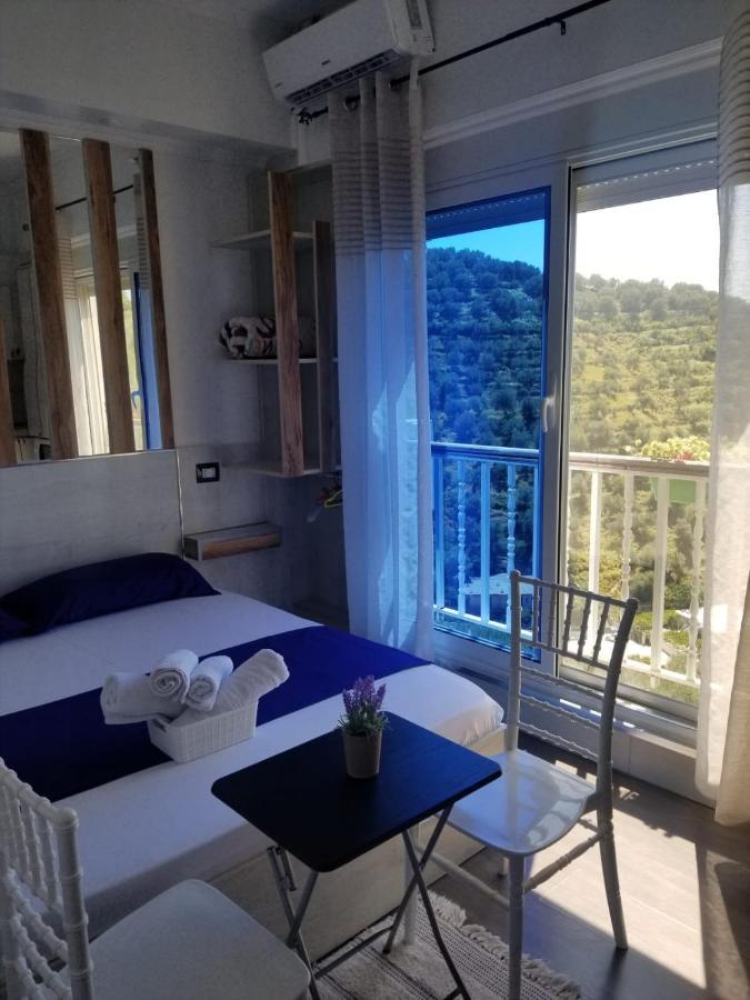 Vila Oliven Vlorë Esterno foto