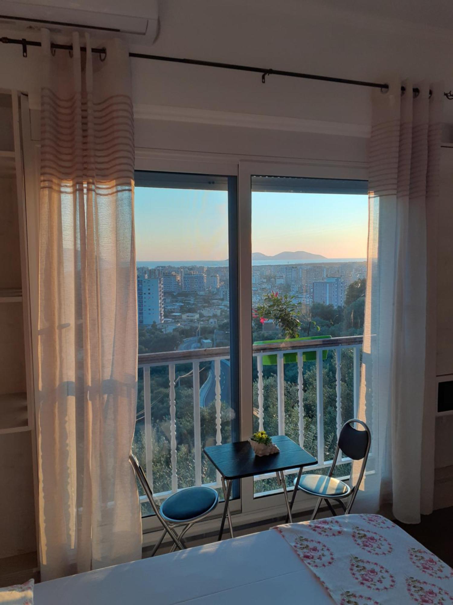 Vila Oliven Vlorë Esterno foto