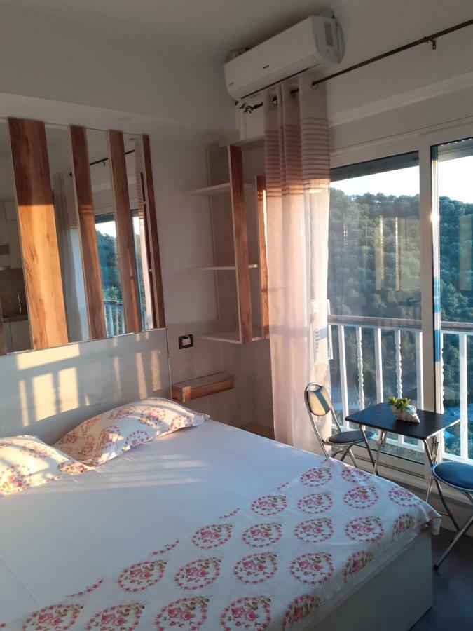 Vila Oliven Vlorë Esterno foto