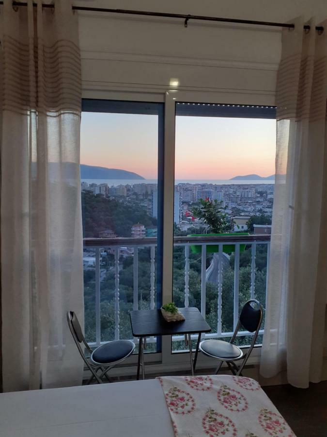 Vila Oliven Vlorë Esterno foto
